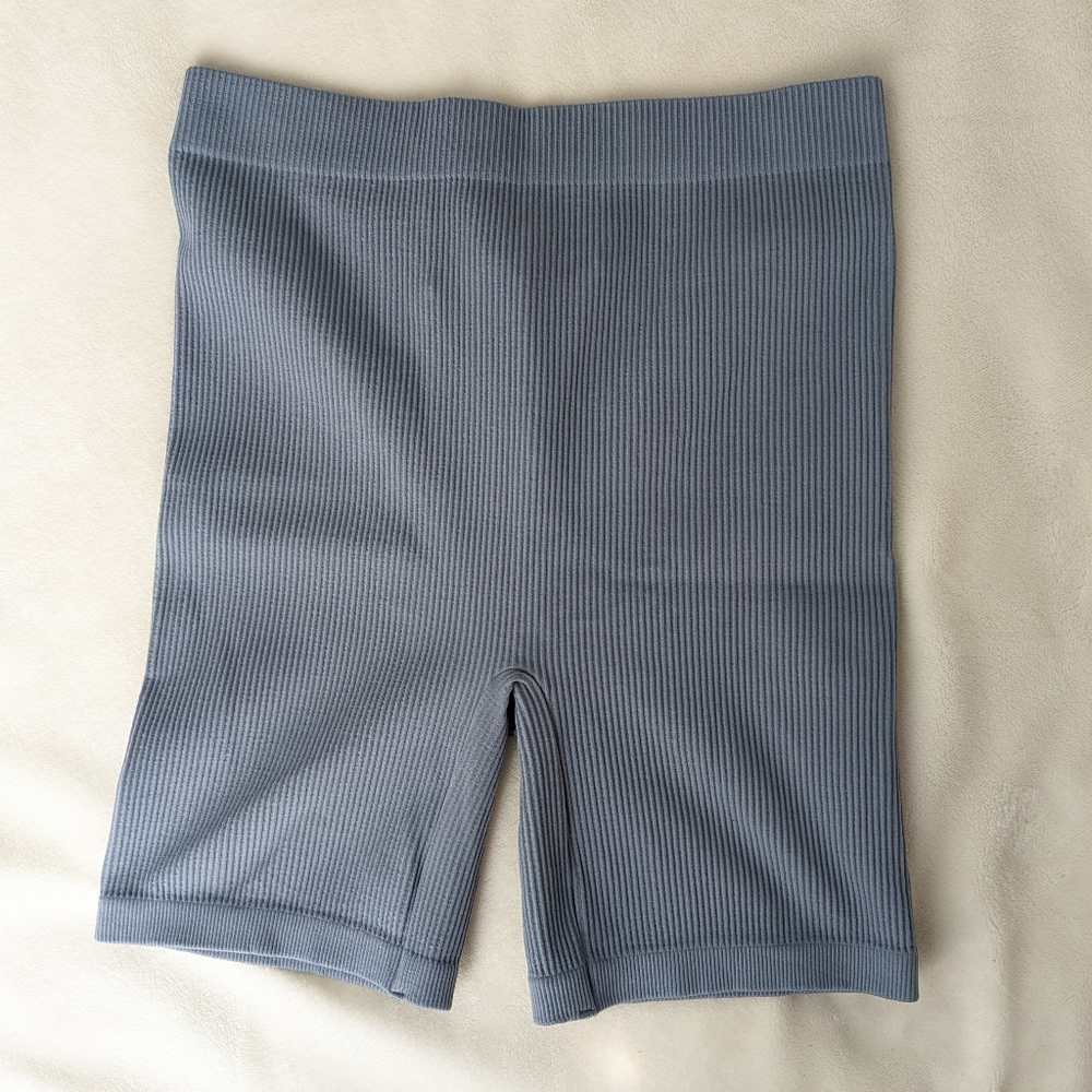 Aritzia Shorts, Size M/L